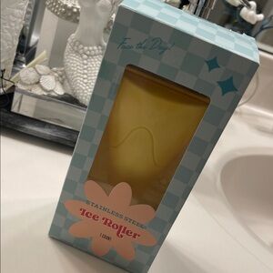 Stainless Steel Ice Roller, Place this ice roller in the freezer for 15 minutes